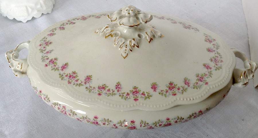 JB1226 Oval Covered Vegetable by Johnson Brothers-1