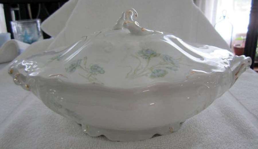 JB1154 (Gold Accent) Oval Covered Vegetable by Johnson Brothers-1