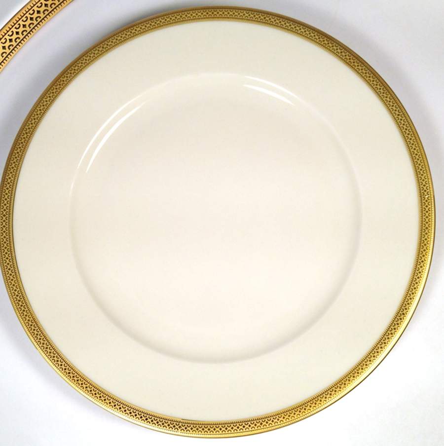 JOE82 Dinner Plate by Johann Seltmann-1