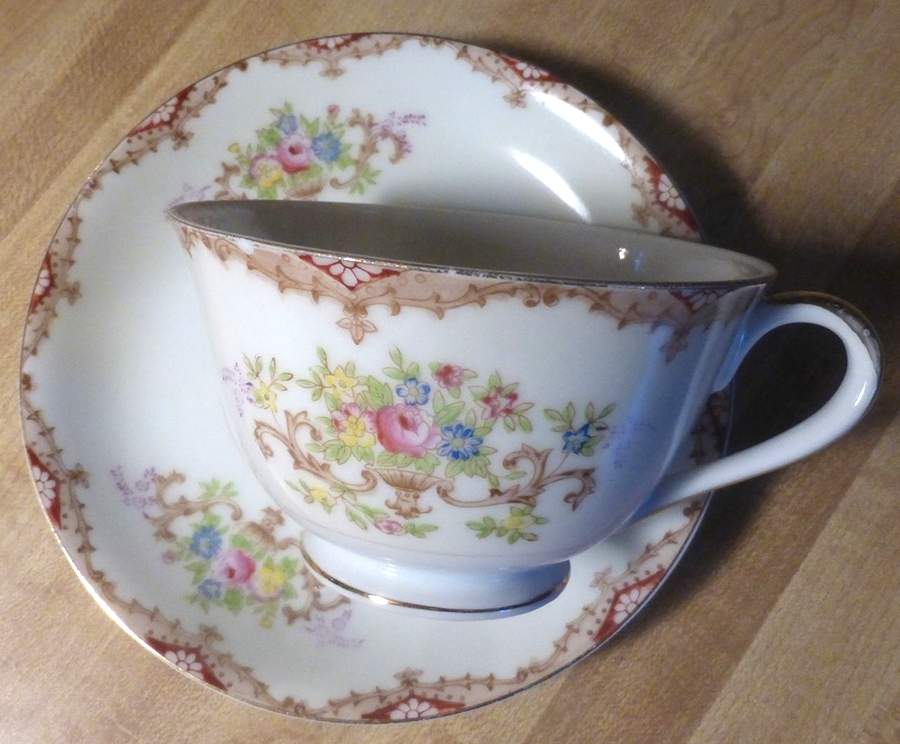 JAP1282 Footed Cup & Saucer Set by Japan-1