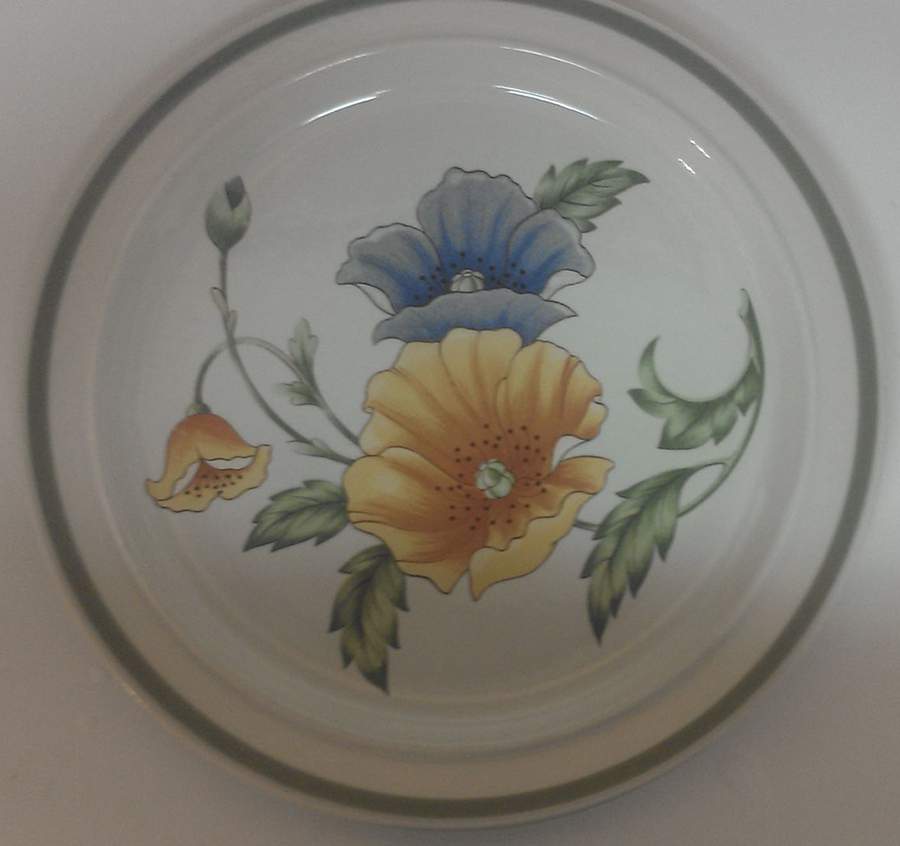 Mayfair Dinner Plate by Japan-1