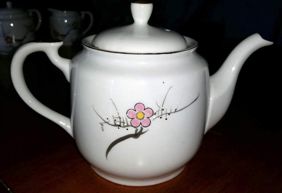 Plum Blossom Teapot & Lid by Yonemoto-1