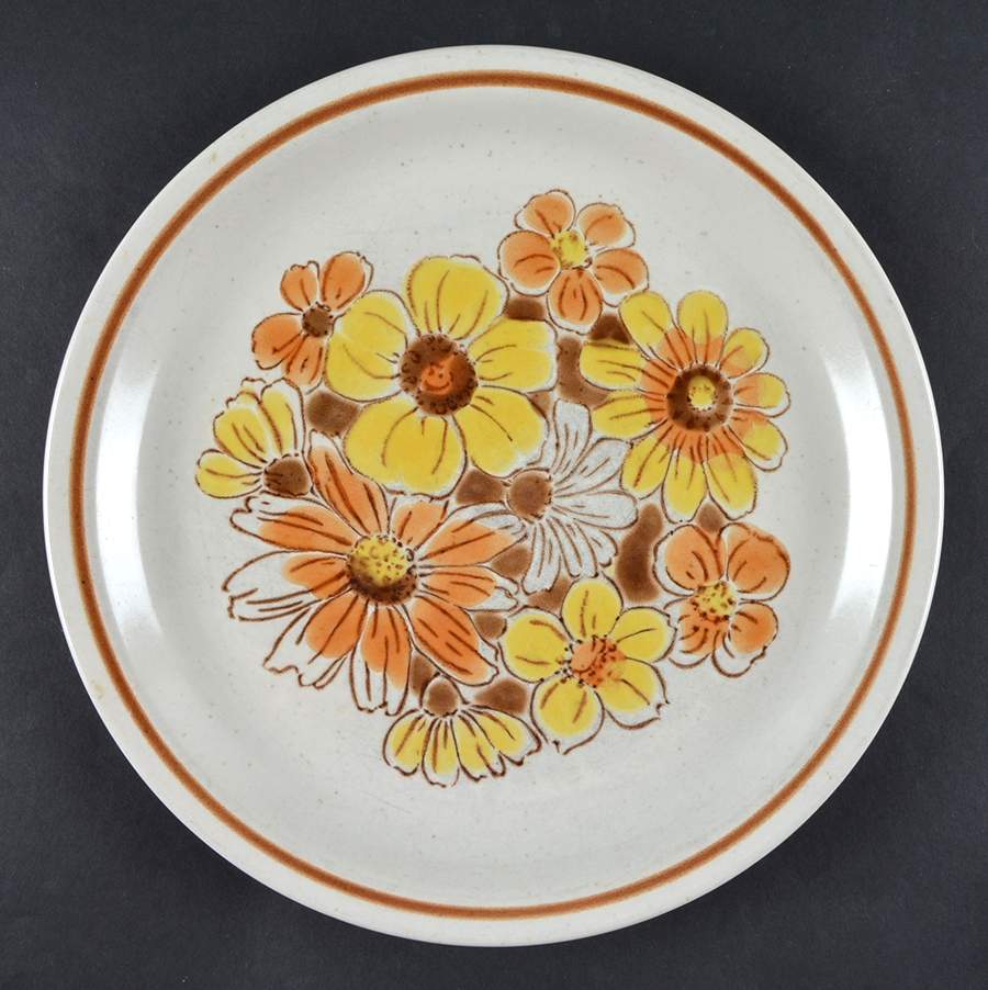 Meadow Flower Dinner Plate by Japan-1