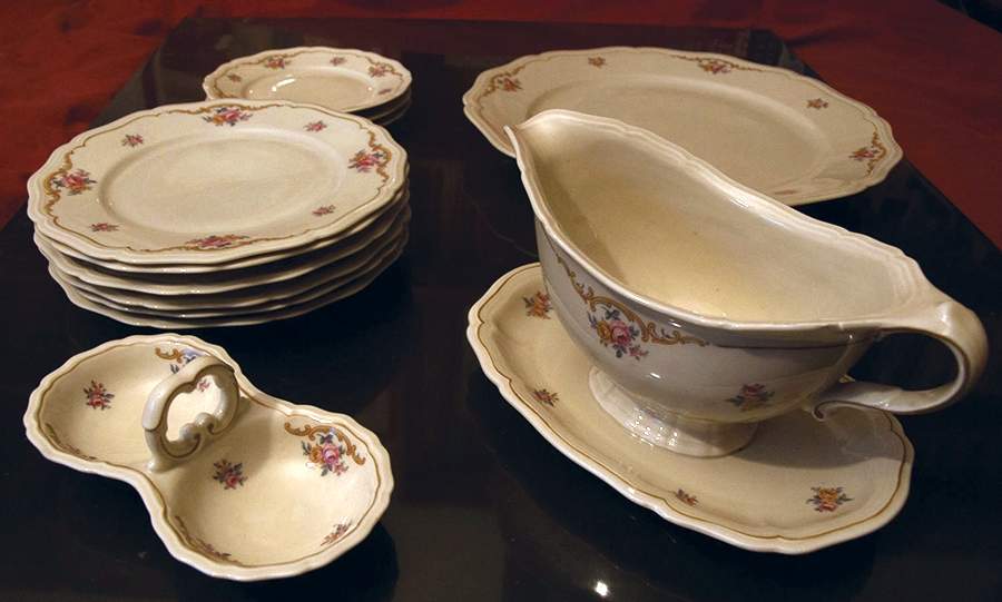 JOH454 Gravy Boat with Attached Underplate by Johann Haviland-1