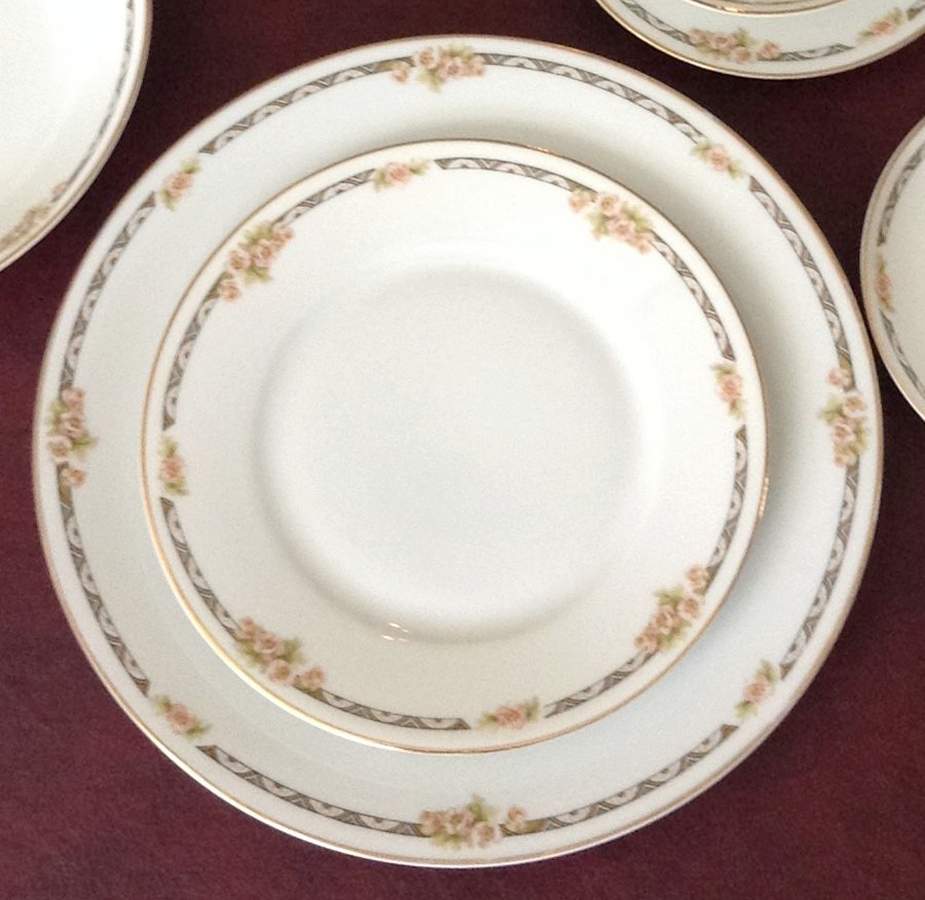 JHB14 Dinner Plate by JHW (Bavaria)-1