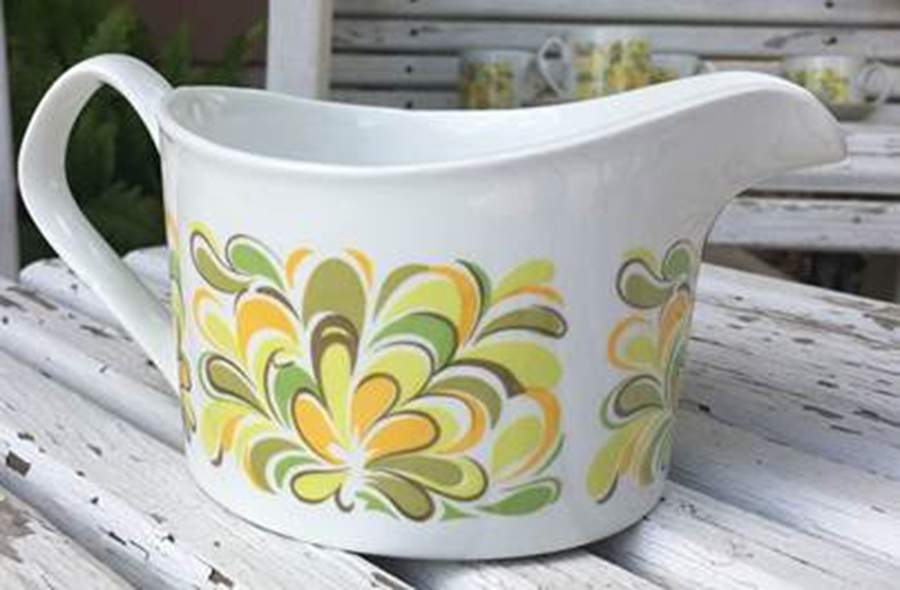 Sun Valley Gravy Boat by Johnson Brothers-1