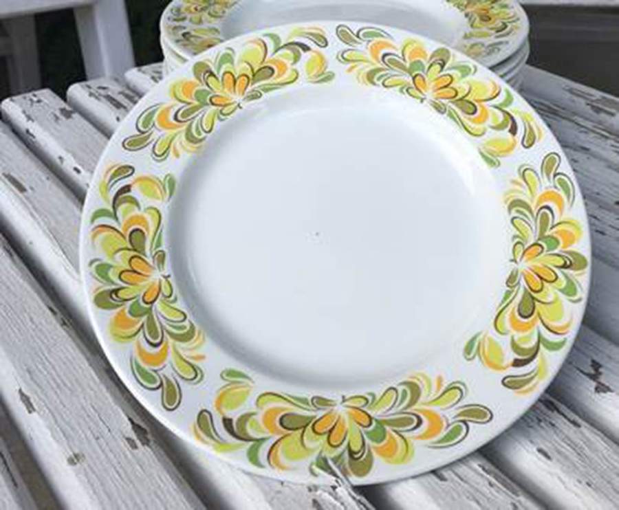 Sun Valley Dinner Plate by Johnson Brothers-1