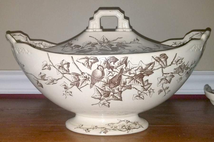 Ivy Bower Brown Sauce Boat & Lid by George Jones & Sons-1