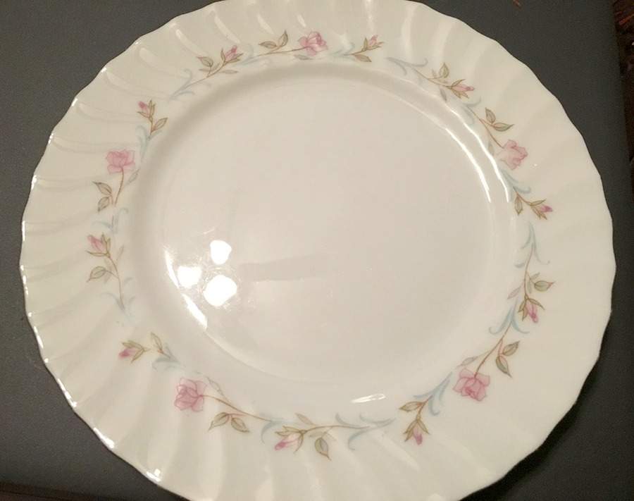 Beatrice Dinner Plate by Japan-1