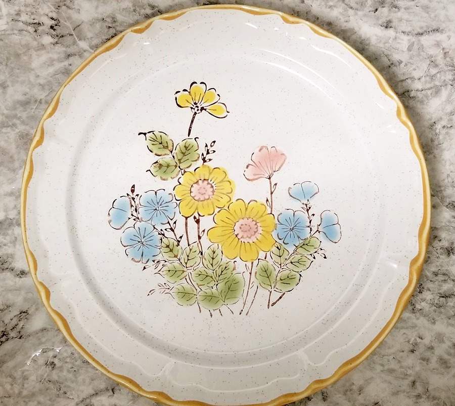 Field Flowers Dinner Plate by Japan-1