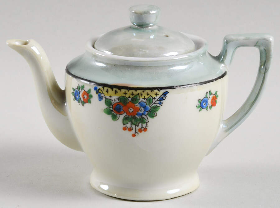 JAP1413 Child's Teapot & Lid by Japan-1