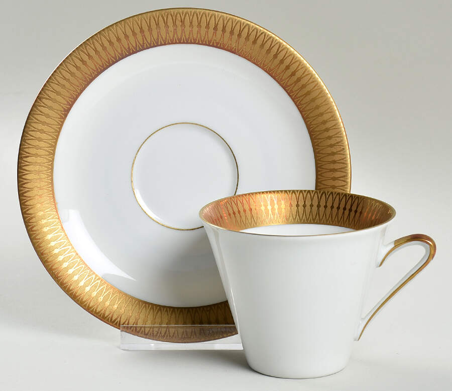JOE108 Flat Cup & Saucer Set by Johann Seltmann-1