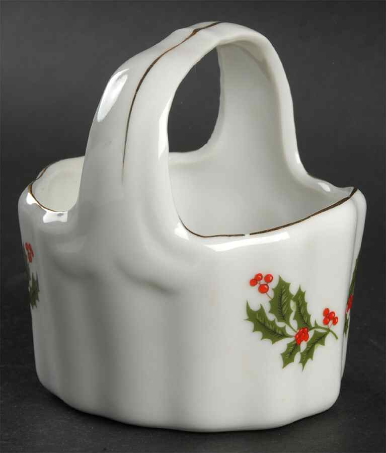 Christmas Holly (Smooth Edge) Small Basket by Kashima-1