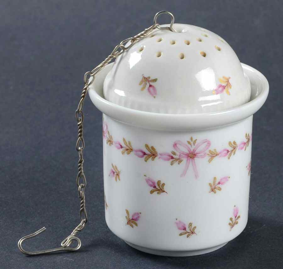 Bordeaux Tea Ball W/Holder by Kaiser-1