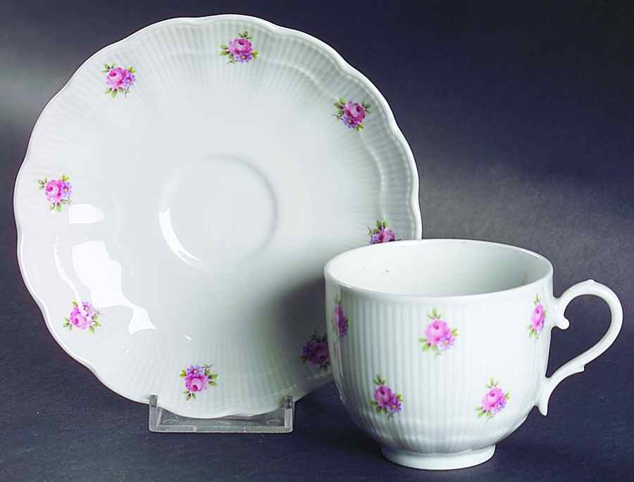 Meersburg Flat Cup & Saucer Set by Kaiser-1