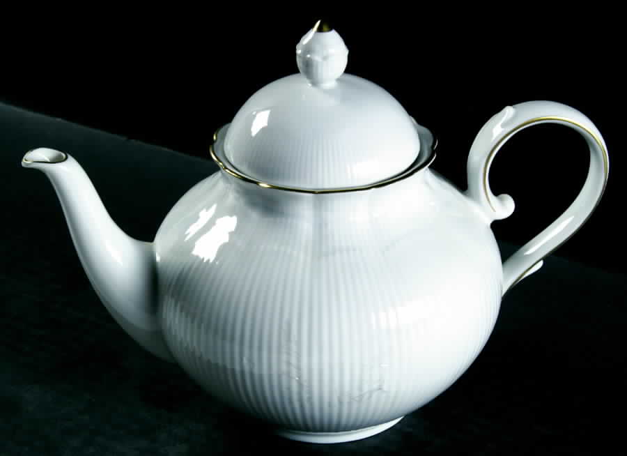 Nizza Teapot & Lid by Kaiser-1