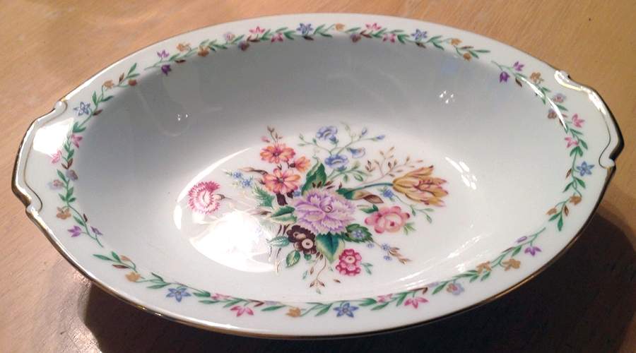 Florette 9" Oval Vegetable Bowl by King's Court-1