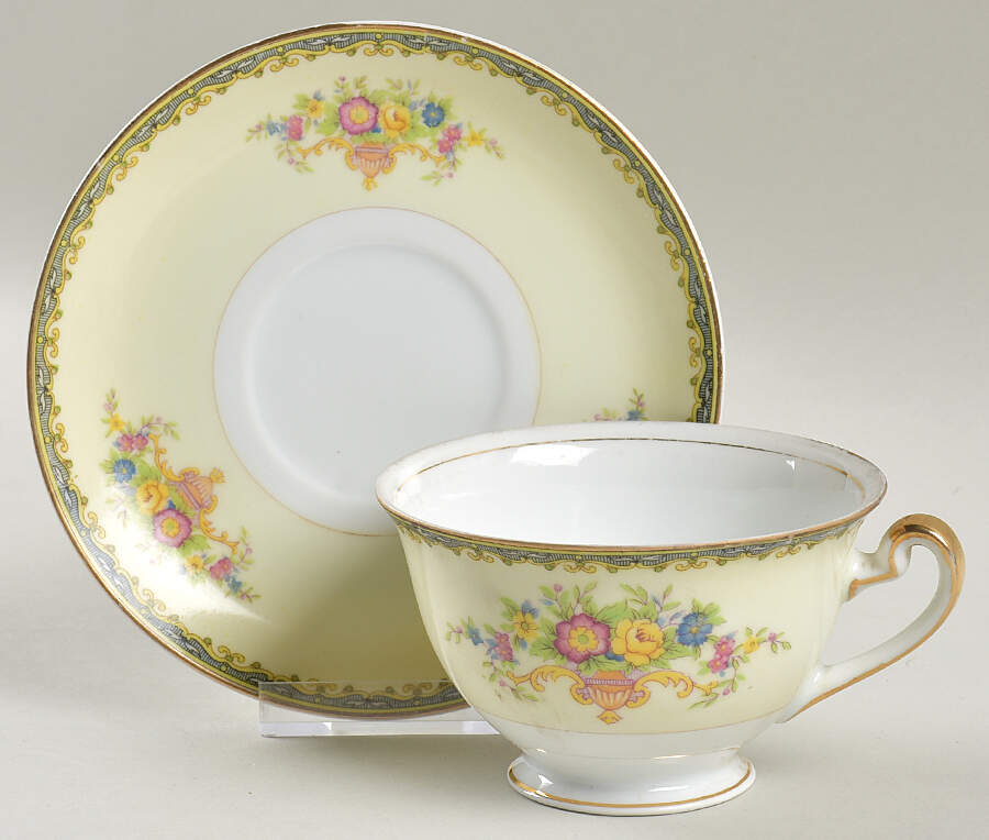 KIK12 Footed Cup & Saucer Set by Kikusui-1
