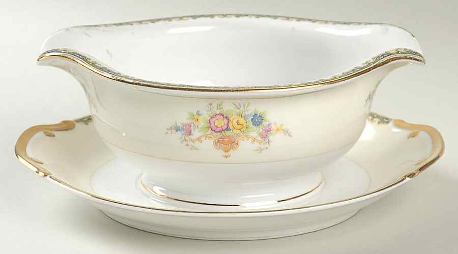 KIK12 Gravy Boat with Attached Underplate by Kikusui-1