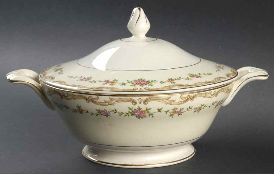 Brunswick Round Covered Vegetable by Edwin Knowles-1