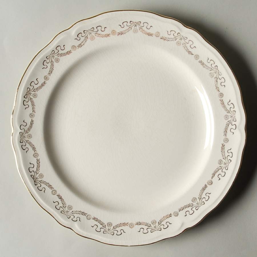 KNO10 Luncheon Plate by Edwin Knowles-1