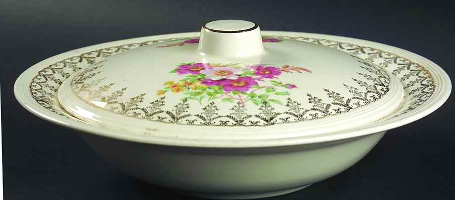 KNO104 Round Covered Vegetable by Edwin Knowles-1