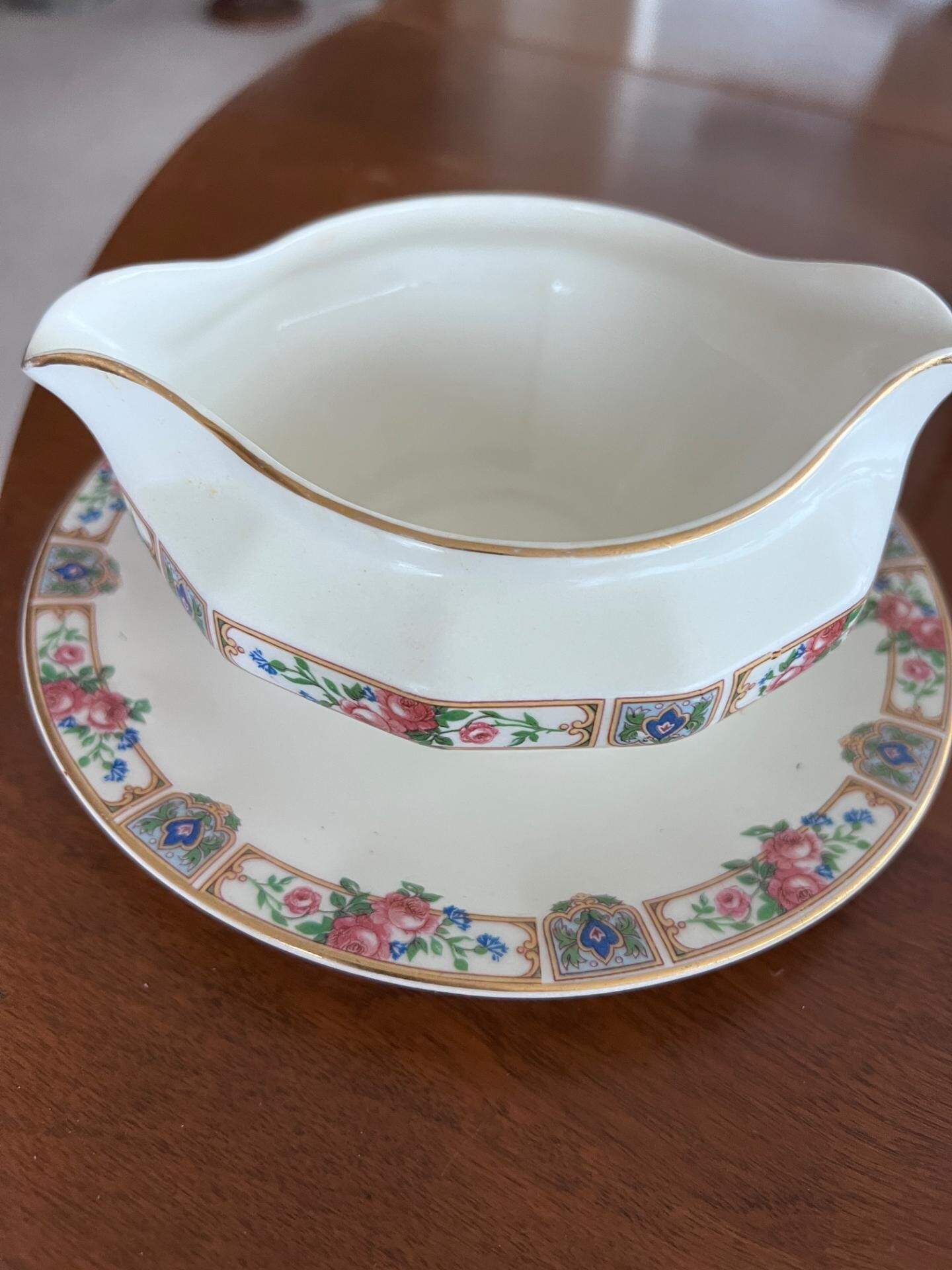 Plaza Gravy Boat with Attached Underplate by Edwin Knowles-1