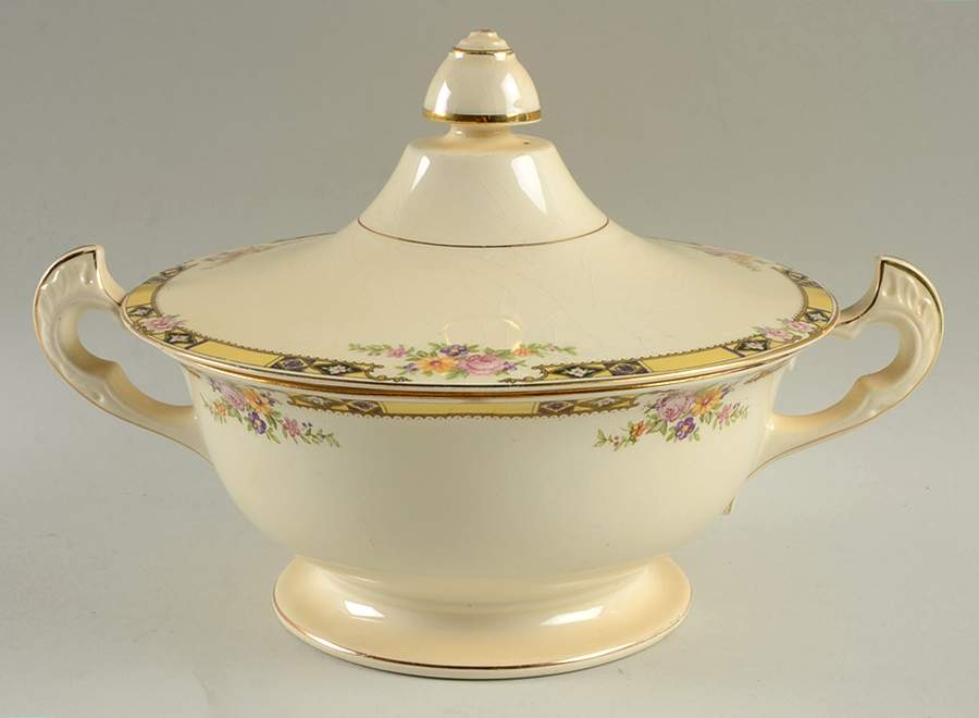 402E1 Round Covered Vegetable by Edwin Knowles-1