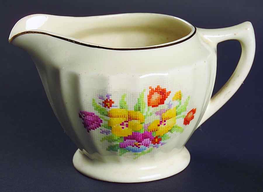 KNO13 Creamer by Edwin Knowles-1