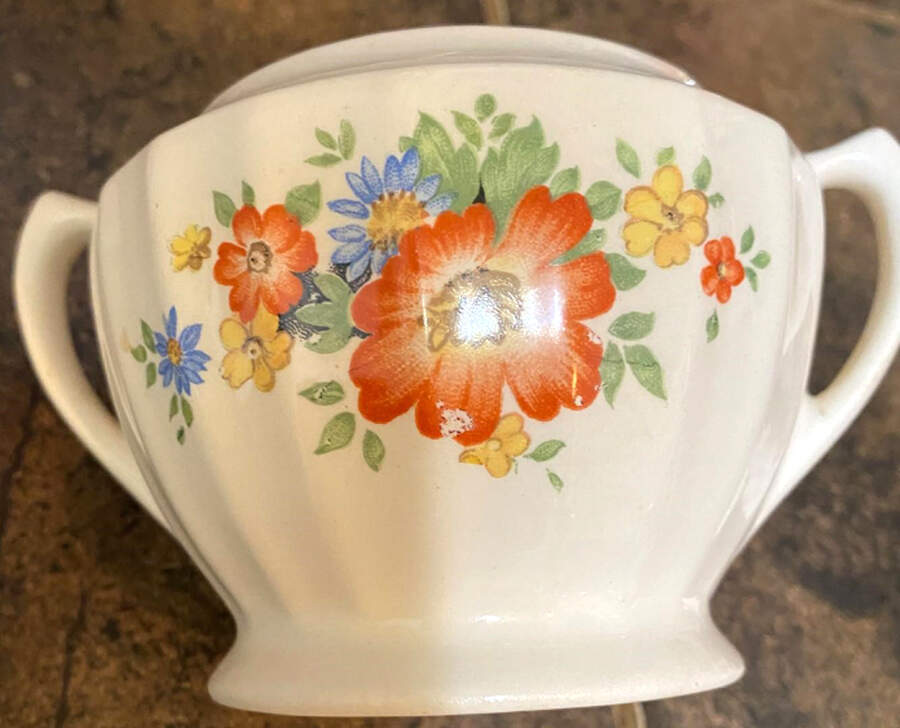 KNO146 Sugar Bowl & Lid by Edwin Knowles-1