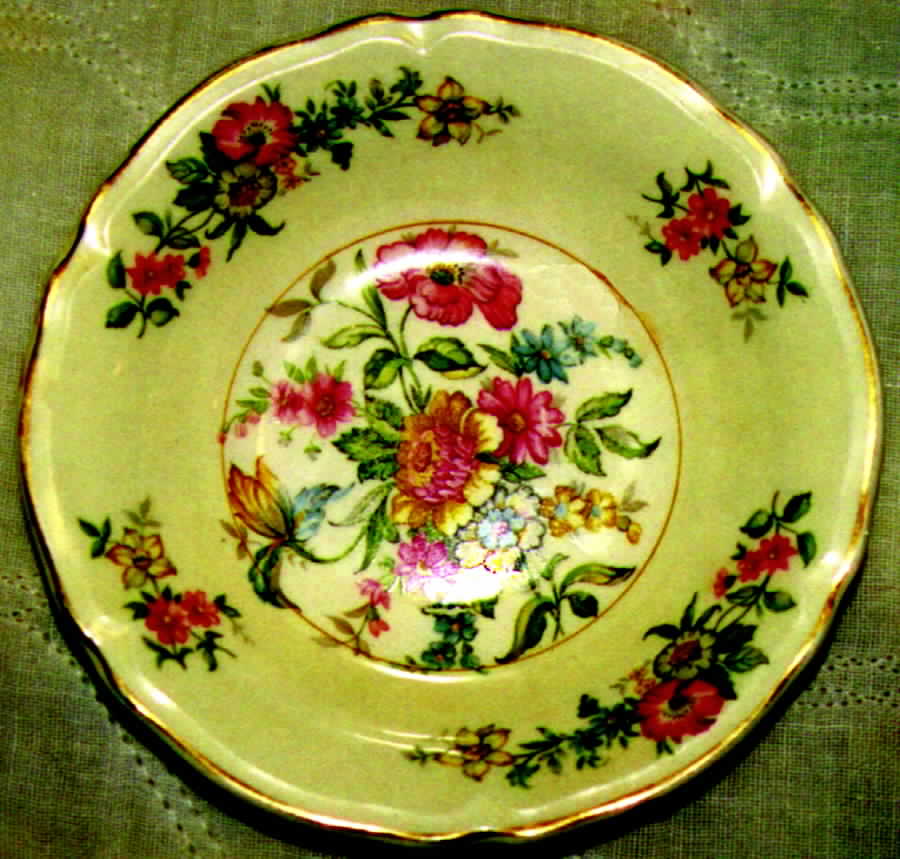 KNO149 Saucer by Edwin Knowles-1