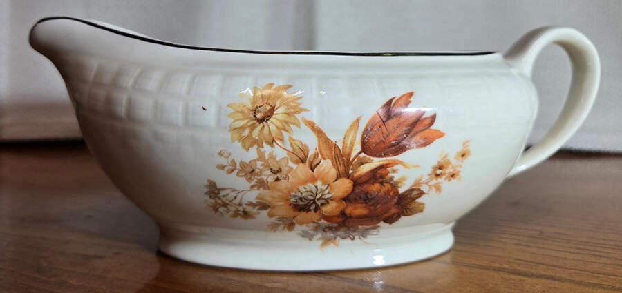 KNO164 Gravy Boat by Edwin Knowles-1