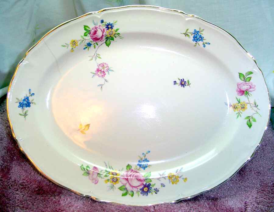 KNO176 13" Oval Serving Platter by Edwin Knowles-1