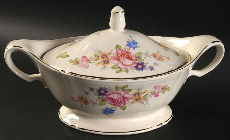 KNO176 Oval Covered Vegetable by Edwin Knowles-1