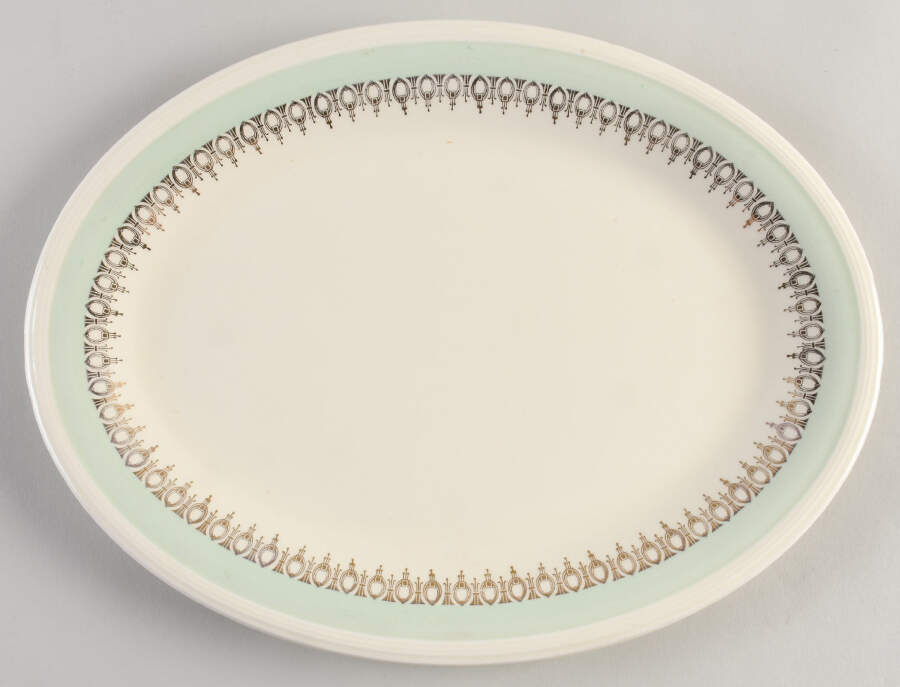 KNO182 13" Oval Serving Platter by Edwin Knowles-1