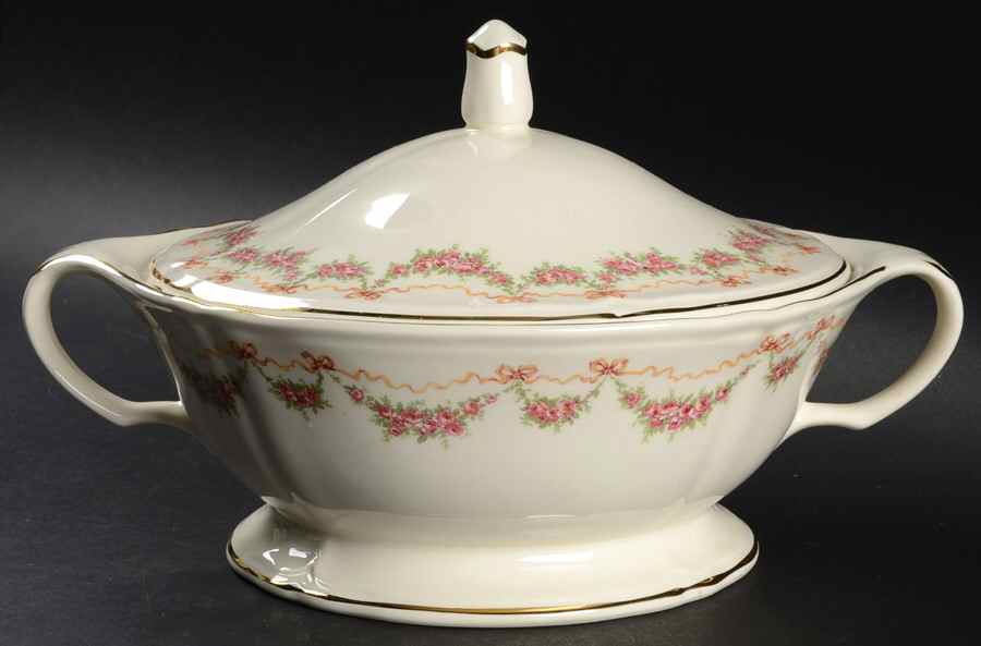 KNO206 Round Covered Vegetable by Edwin Knowles-1