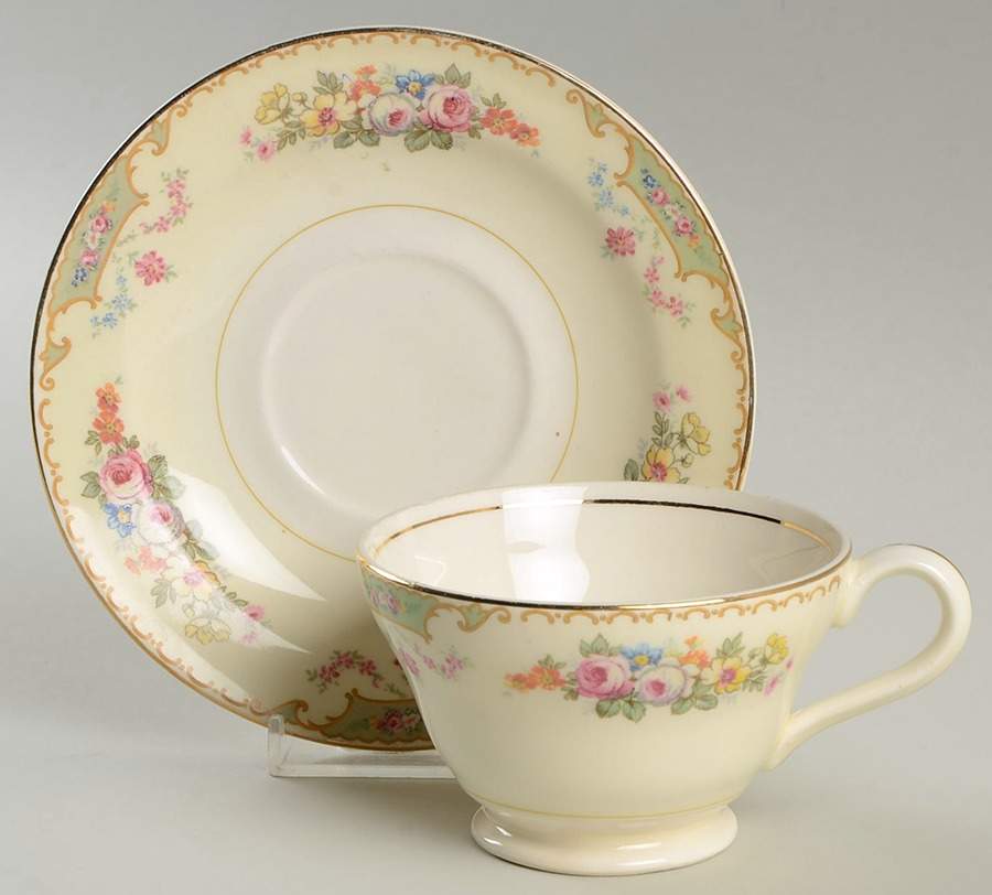 KNO219 Footed Cup & Saucer Set by Edwin Knowles-1