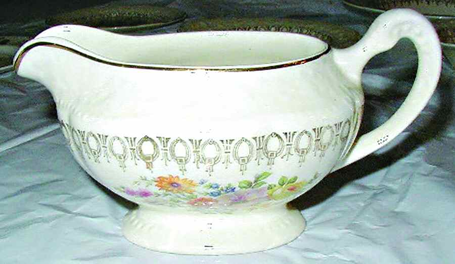 S1307E1 Creamer by Edwin Knowles-1