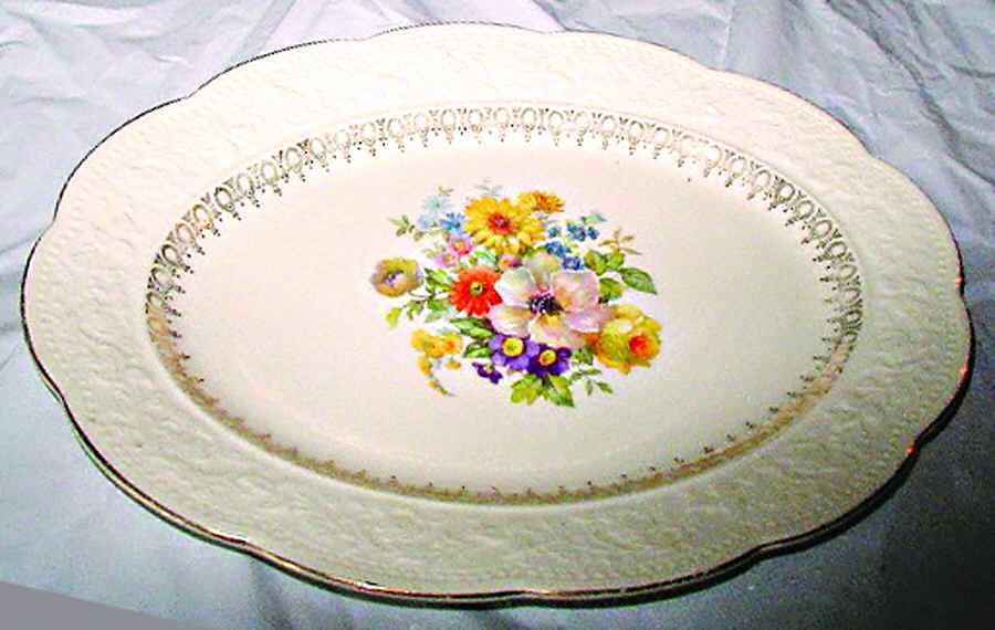 S1307E1 14" Oval Serving Platter by Edwin Knowles-1
