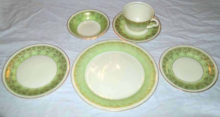 KNO233 Dinner Plate by Edwin Knowles-1