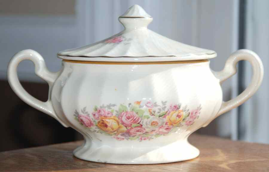 KNO246 Sugar Bowl & Lid by Edwin Knowles-1
