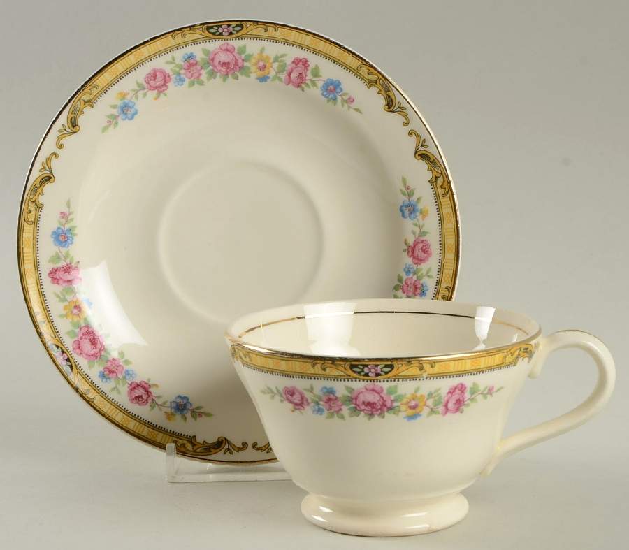 59031 Footed Cup & Saucer Set by Edwin Knowles-1