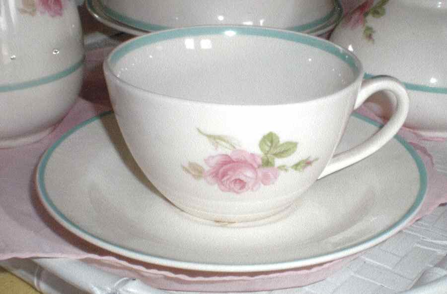 1402-40 Flat Cup & Saucer Set by Edwin Knowles-1