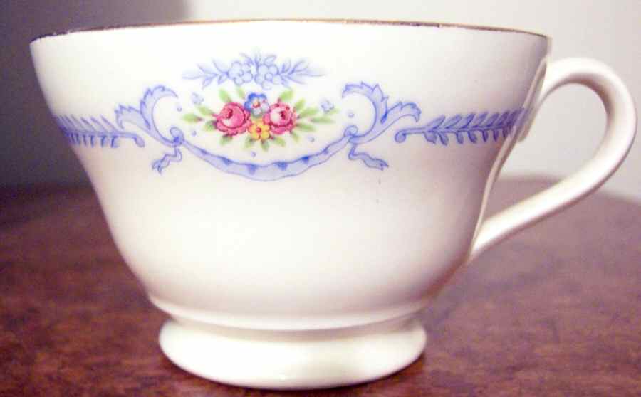 KNO4 Footed Cup by Edwin Knowles-1