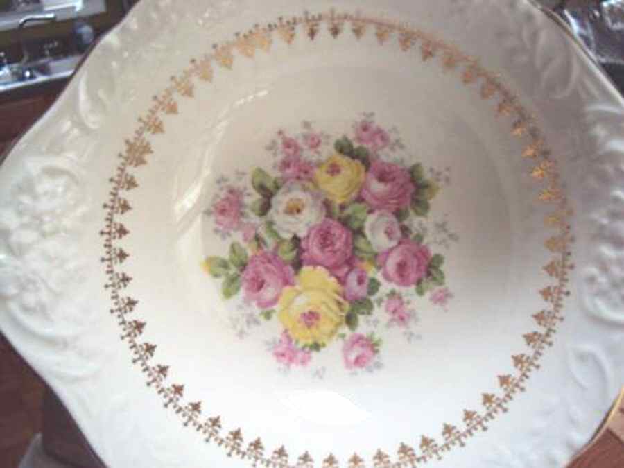 KNO54 Handled Cake Plate by Edwin Knowles-1