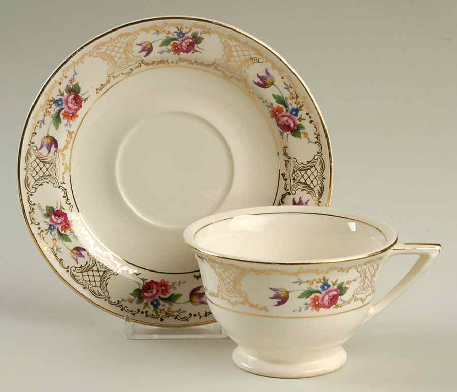 KNO57 Footed Cup & Saucer Set by Edwin Knowles-1