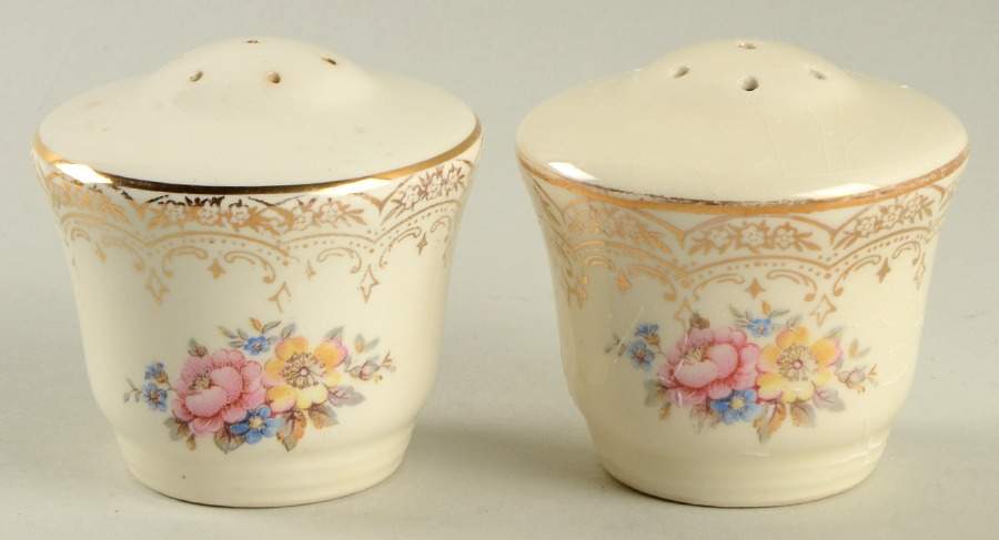 Priscilla Salt & Pepper Set by Edwin Knowles-1