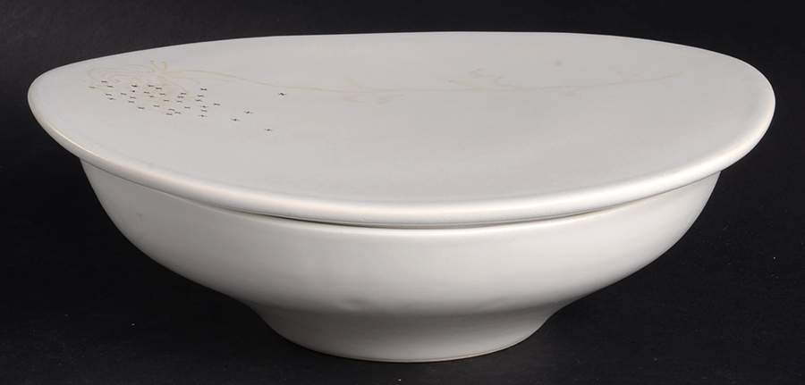 Queen Anne's Lace Round Covered Vegetable by Edwin Knowles-1