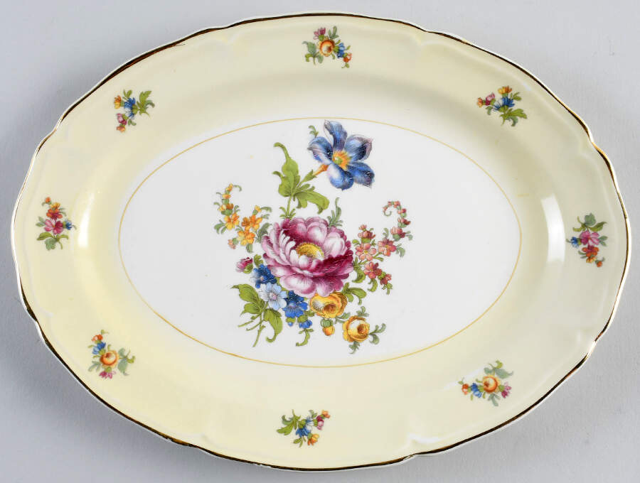 Seville 11" Oval Serving Platter by Edwin Knowles-1