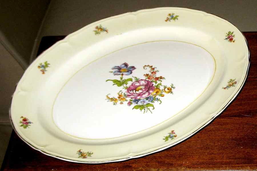 Seville 14" Oval Serving Platter by Edwin Knowles-1